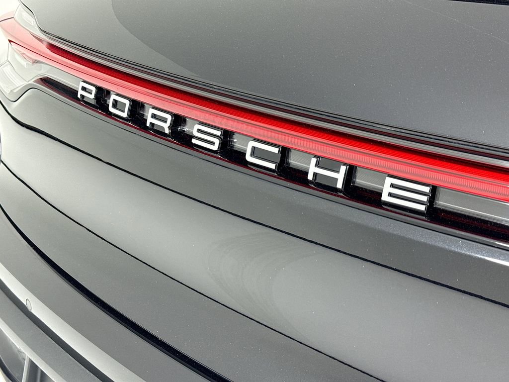Certified 2025 Porsche Macan image 36