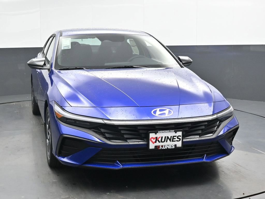 New 2025 Hyundai Elantra Sport image 4