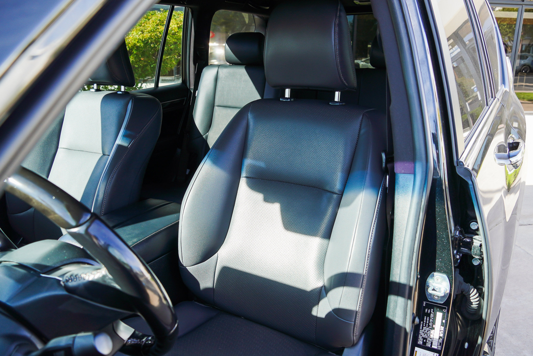 Used 2023 Lexus GX 460 Premium w/ Accessory Package AWD/4WD image 16