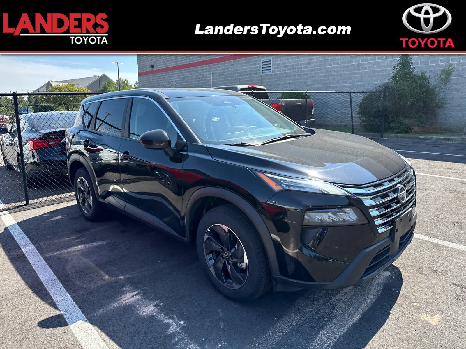 Used 2025 Nissan Rogue SV FWD image 1