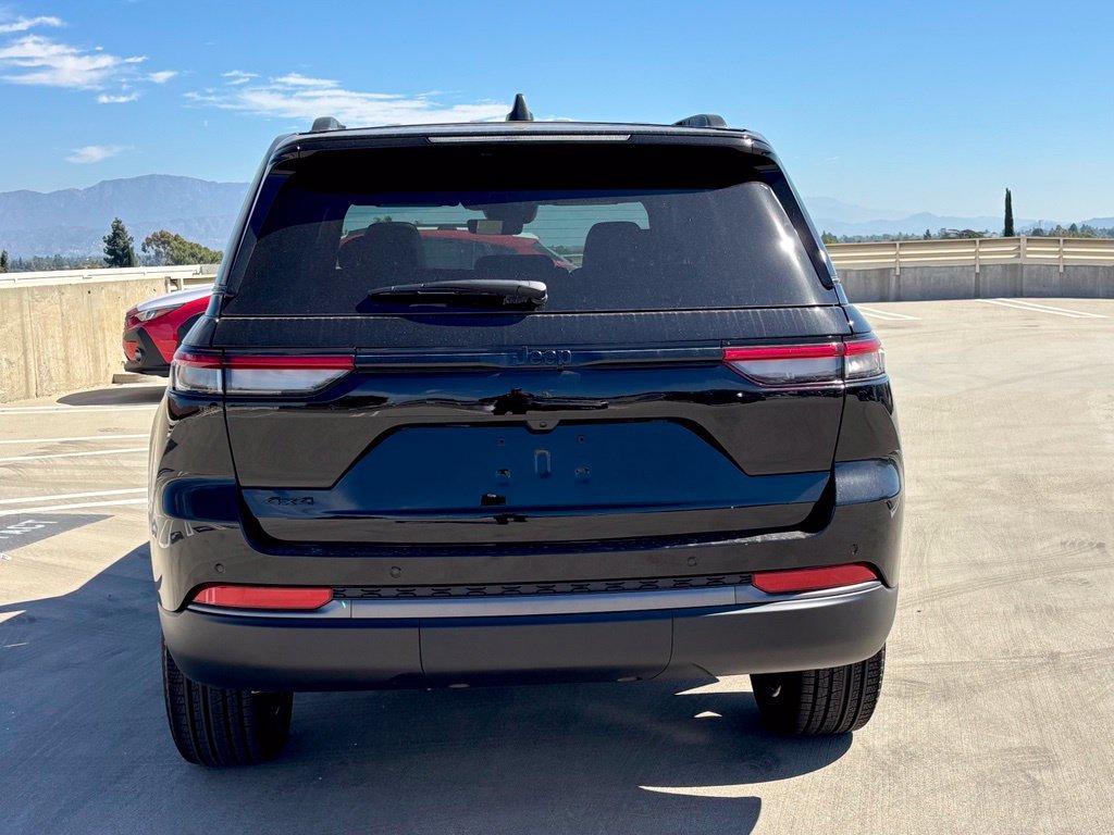 New 2027 Jeep Grand Cherokee Limited w/ Limited Altitude Package AWD/4WD image 4