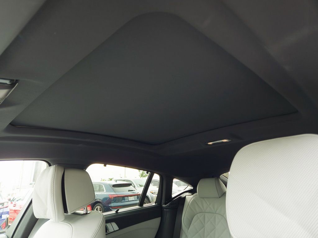 New 2026 BMW X6 xDrive40i w/ Executive Package image 15