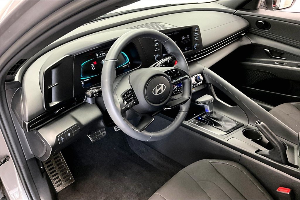 Certified 2025 Hyundai Elantra Sport FWD image 13