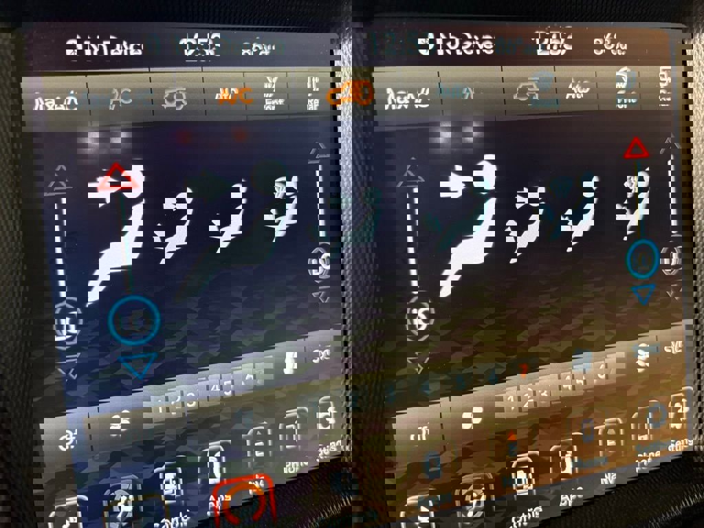 Used 2022 Jeep Wrangler Unlimited Sahara image 29