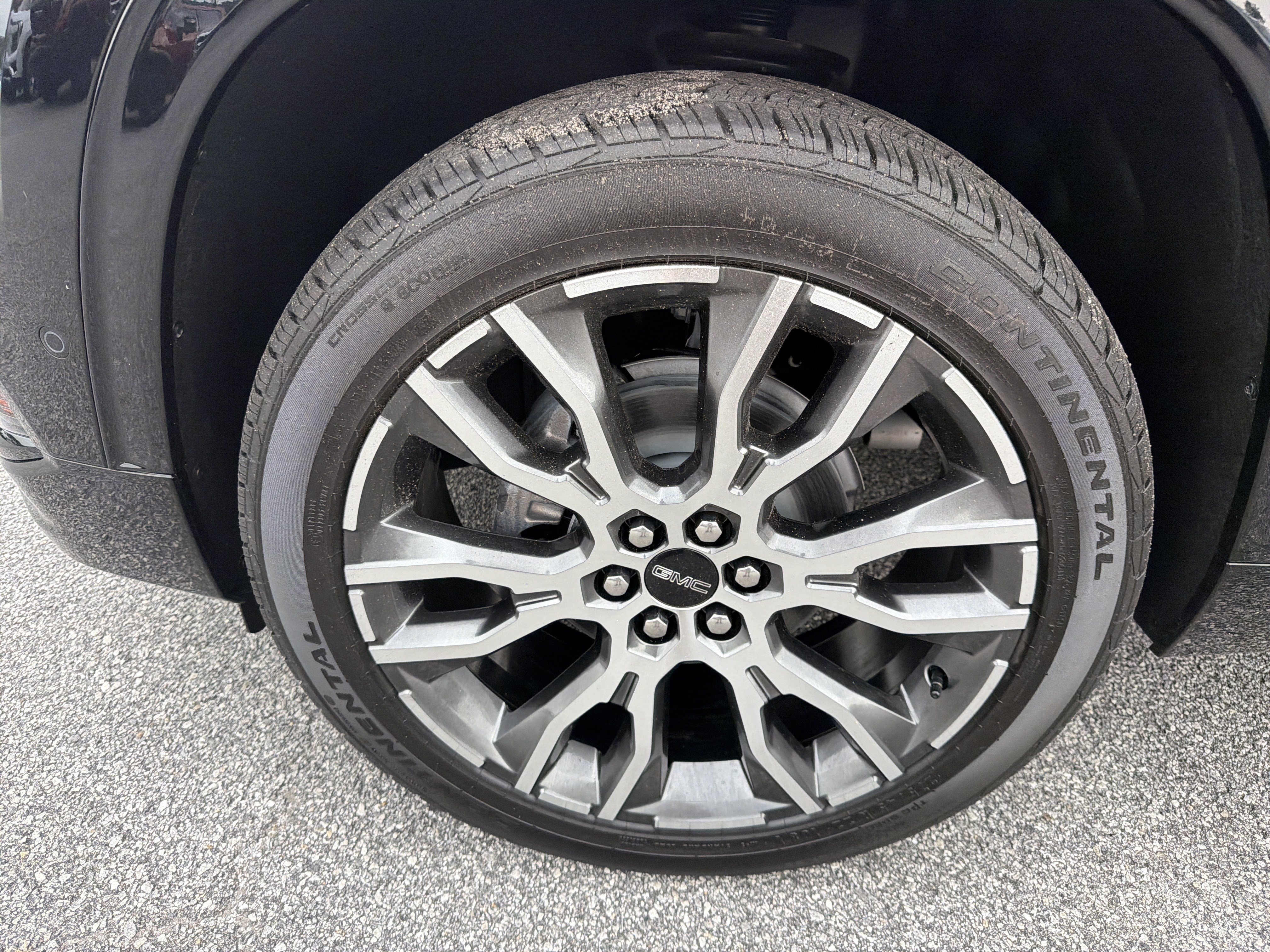 New 2027 GMC Acadia Denali Ultimate w/ LPO, Floor Liner Package FWD image 12
