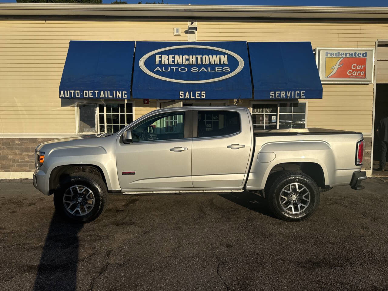Used 2017 GMC Canyon SLE w/ All Terrain Package image 2
