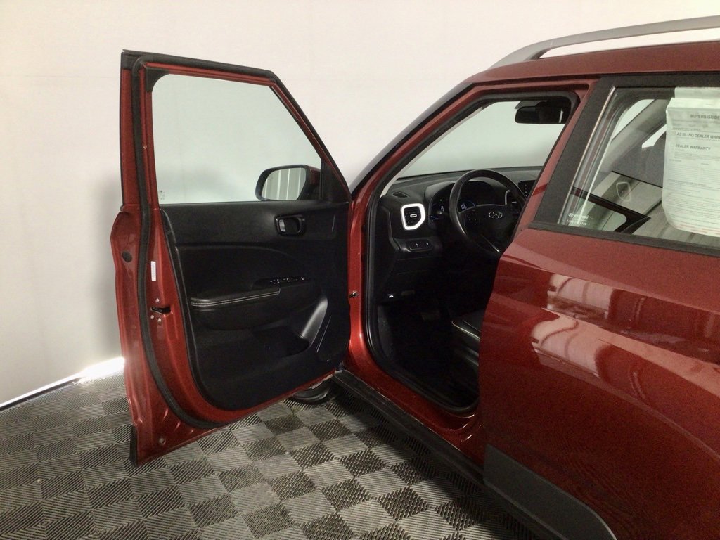 Used 2023 Hyundai Venue Limited w/ Cargo Package image 16