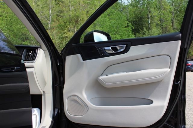 Certified 2023 Volvo XC60 T8 Ultimate w/ Climate Package AWD/4WD image 16