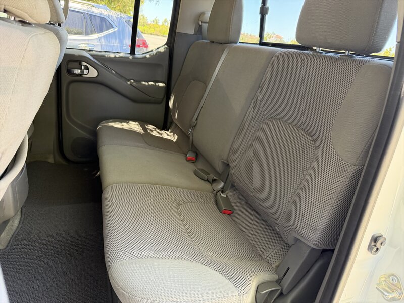 Used 2018 Nissan Frontier SV RWD image 15