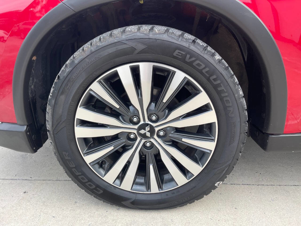Used 2020 Mitsubishi Outlander SE image 6