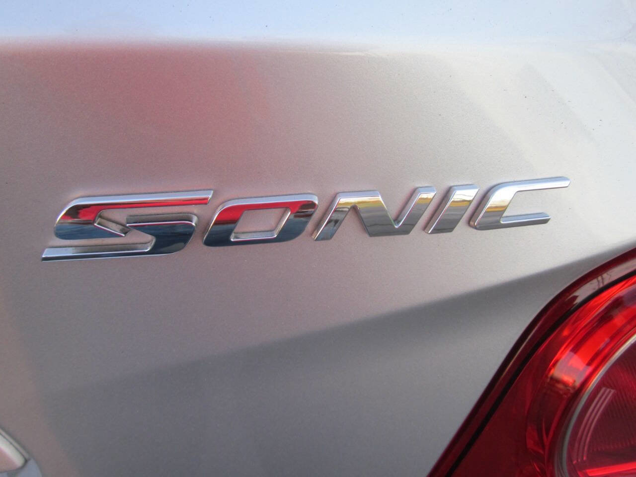 Used 2014 Chevrolet Sonic LS image 29