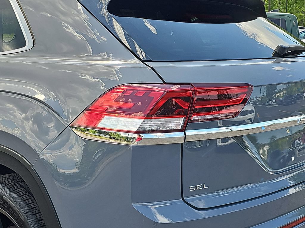 Used 2022 Volkswagen Atlas Cross Sport SEL R-Line image 38