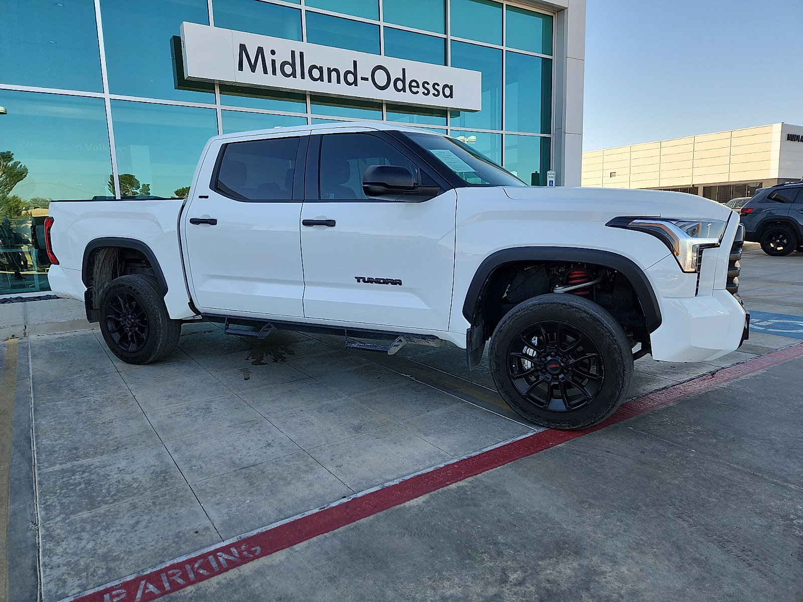 Used 2025 Toyota Tundra SR5 AWD/4WD image 8