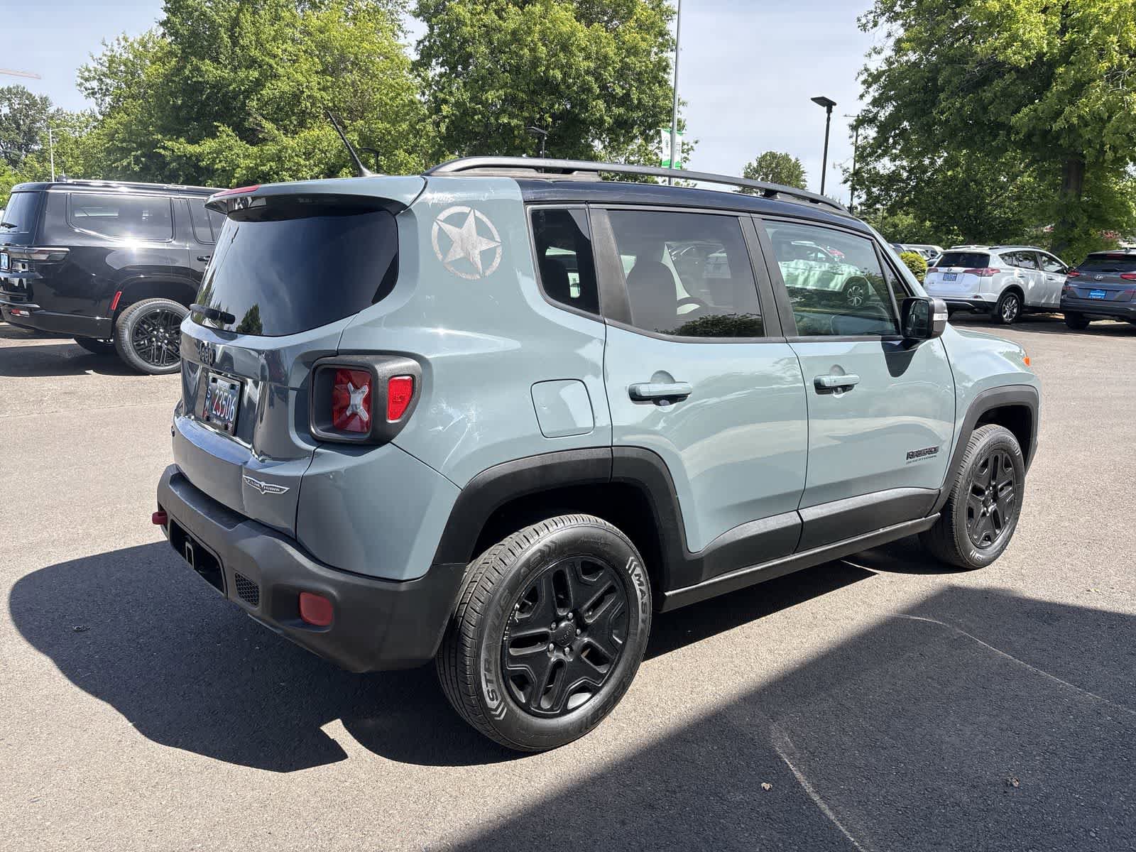 Used 2017 Jeep Renegade Trailhawk AWD/4WD image 4