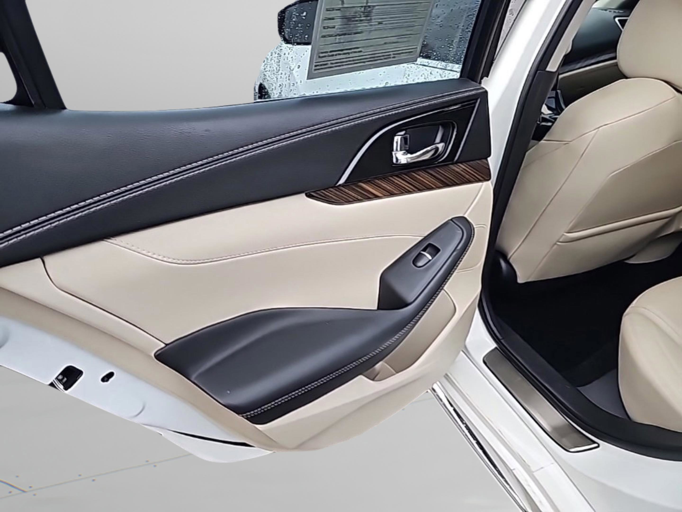 Used 2018 Nissan Maxima Platinum image 28