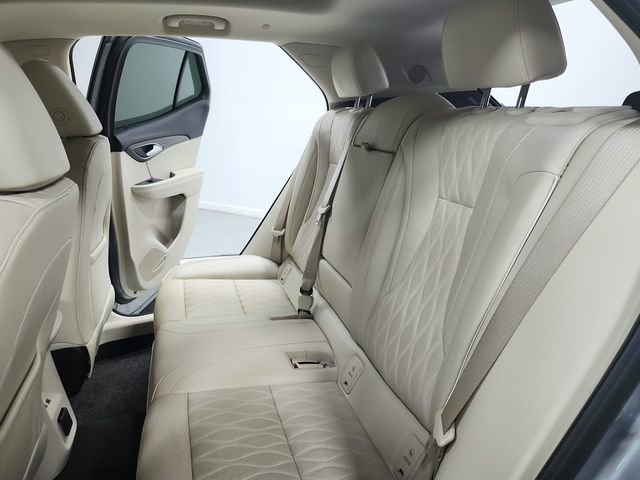 Used 2023 Buick Envision Avenir image 39