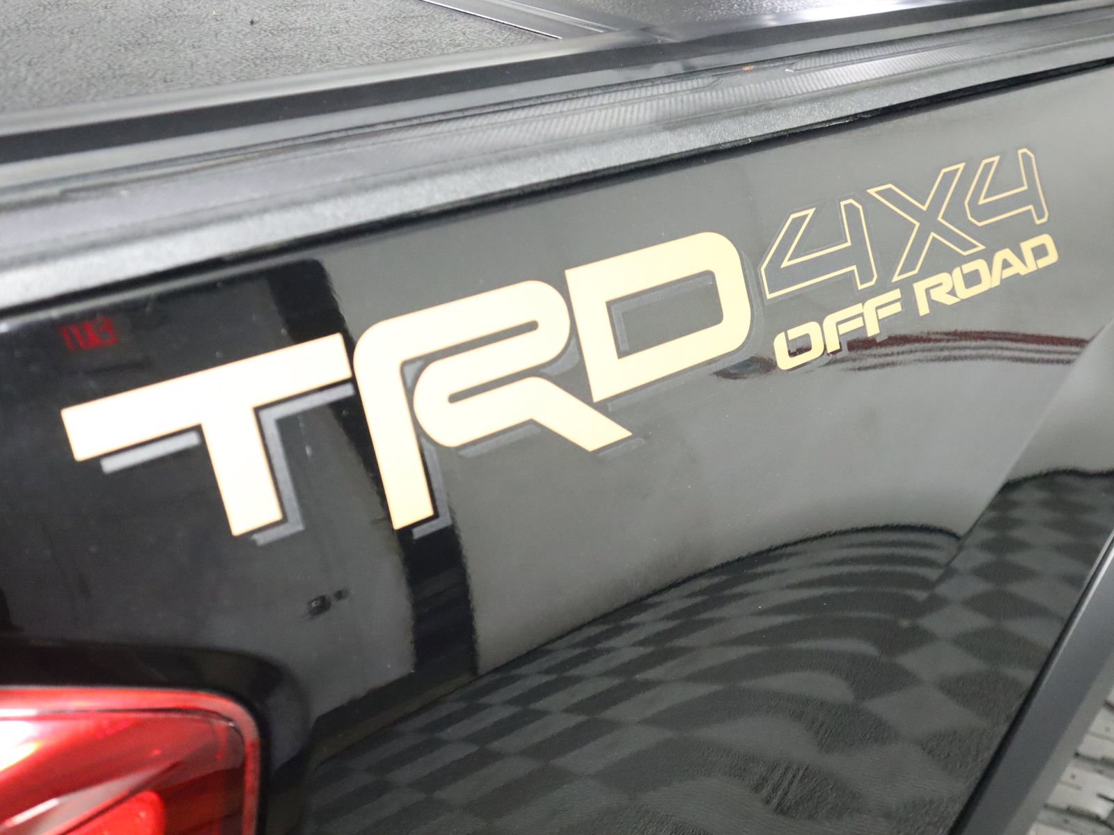 Used 2016 Toyota Tacoma TRD Off-Road w/ Towing Package AWD/4WD image 9