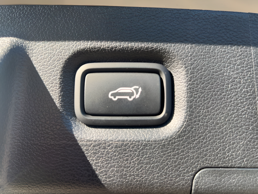 Used 2023 Hyundai Santa Fe SEL w/ Premium Package AWD/4WD image 11