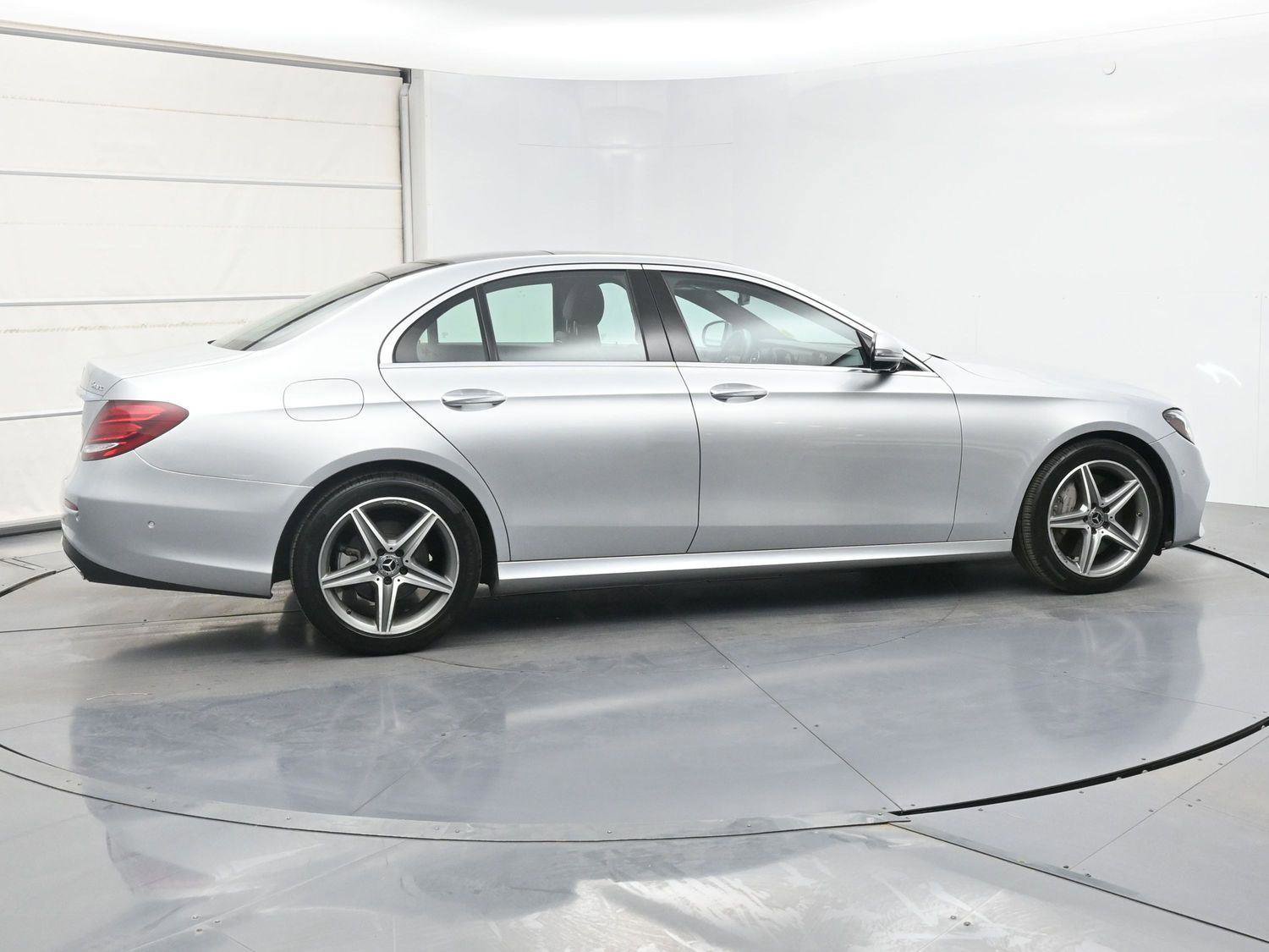 Used 2019 Mercedes-Benz E 300 4MATIC image 28