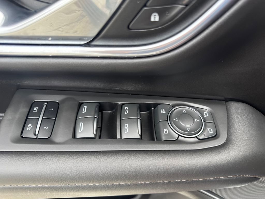 Used 2023 Chevrolet Suburban High Country image 19