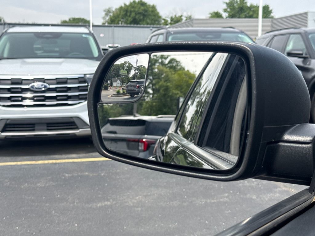 Used 2018 Ford Edge SE FWD image 39