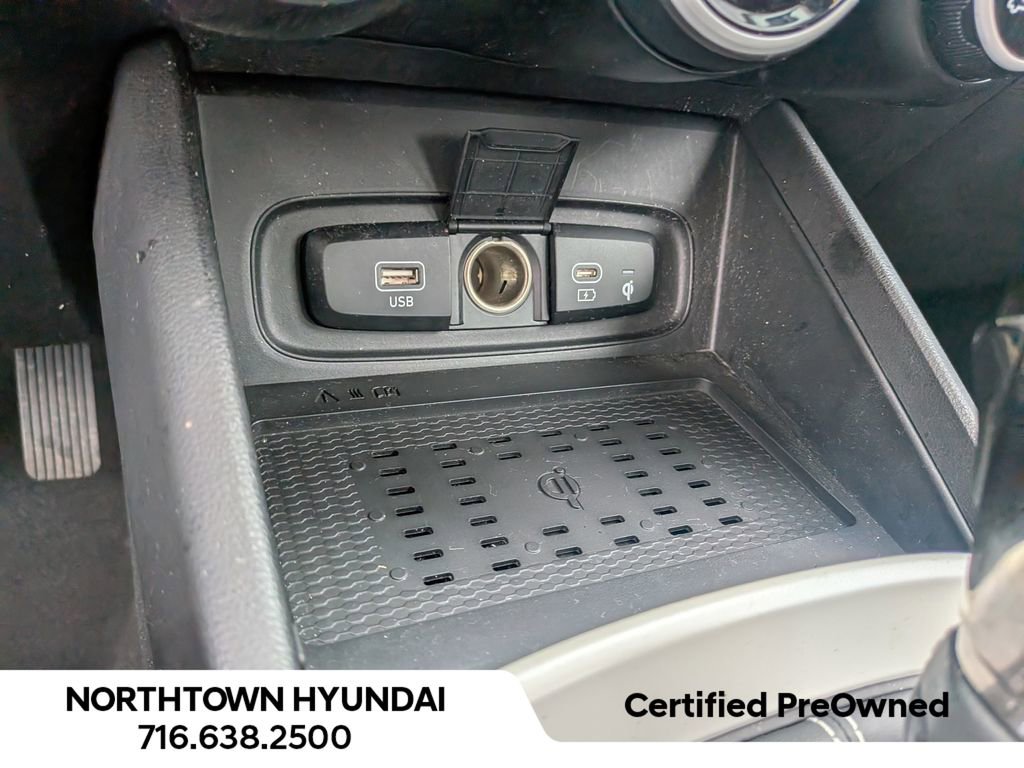 Certified 2023 Hyundai Venue Limited w/ Cargo Package image 19