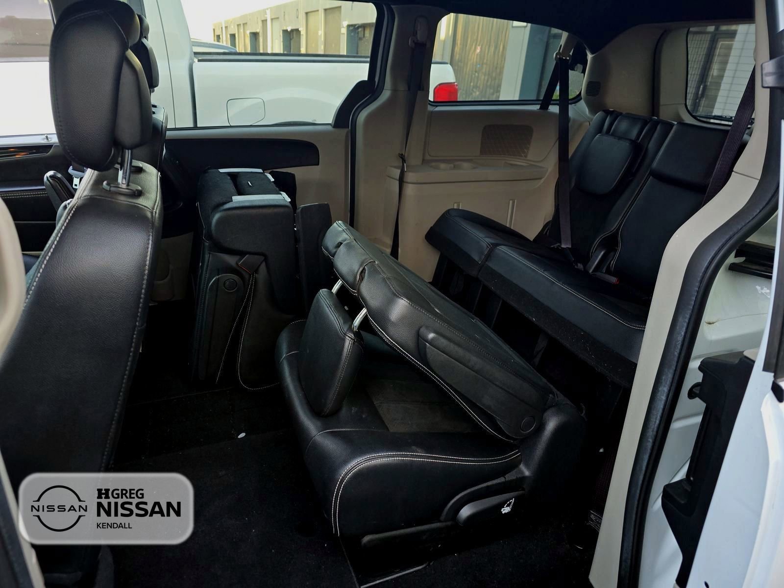 Used 2019 Dodge Grand Caravan SXT w/ Rear Park Assist Package image 16