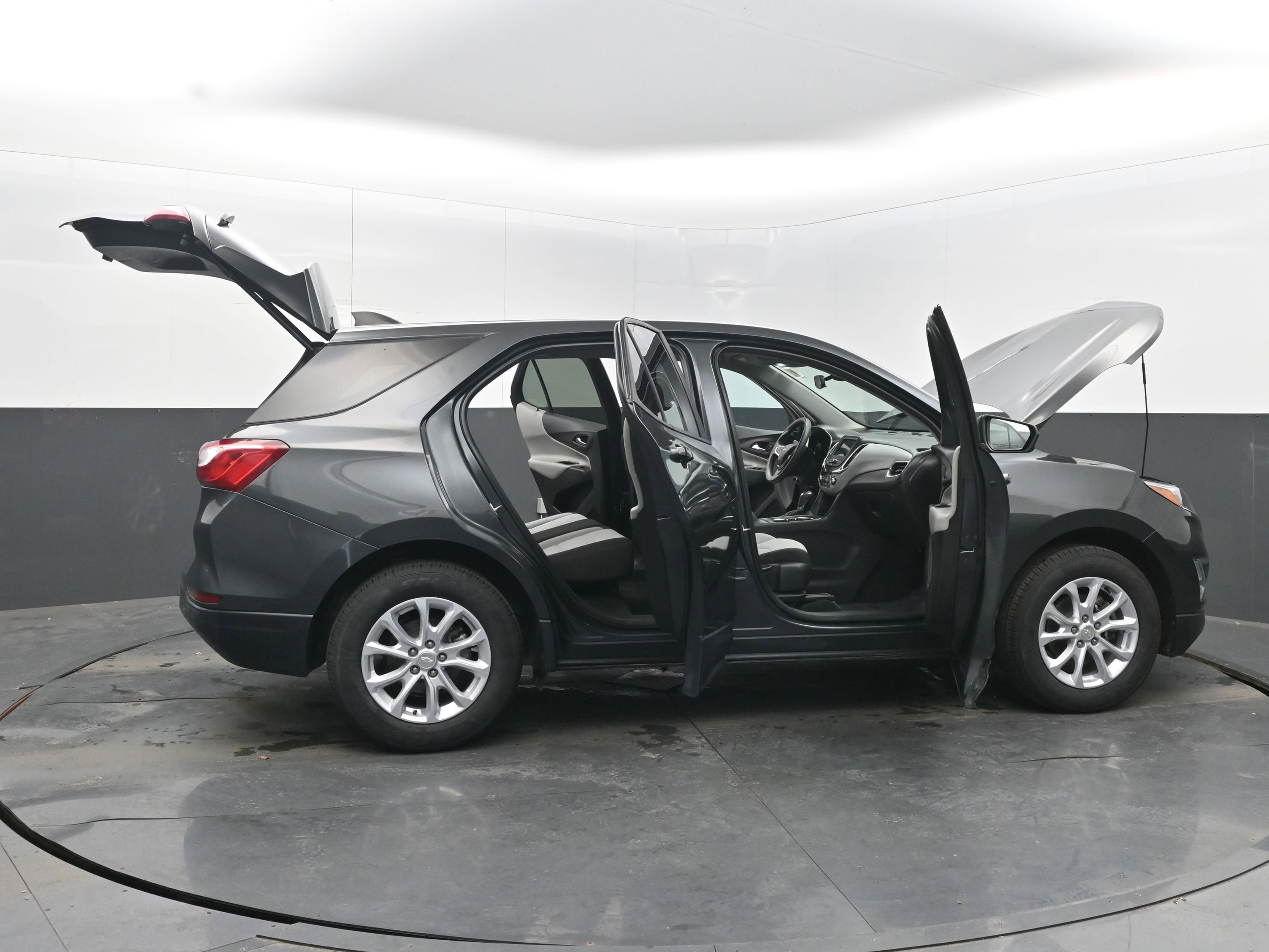 Used 2020 Chevrolet Equinox LS w/ LS Convenience Package image 45