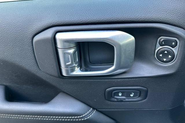 Used 2023 Jeep Wrangler Unlimited Sahara w/ Cold Weather Group AWD/4WD image 11