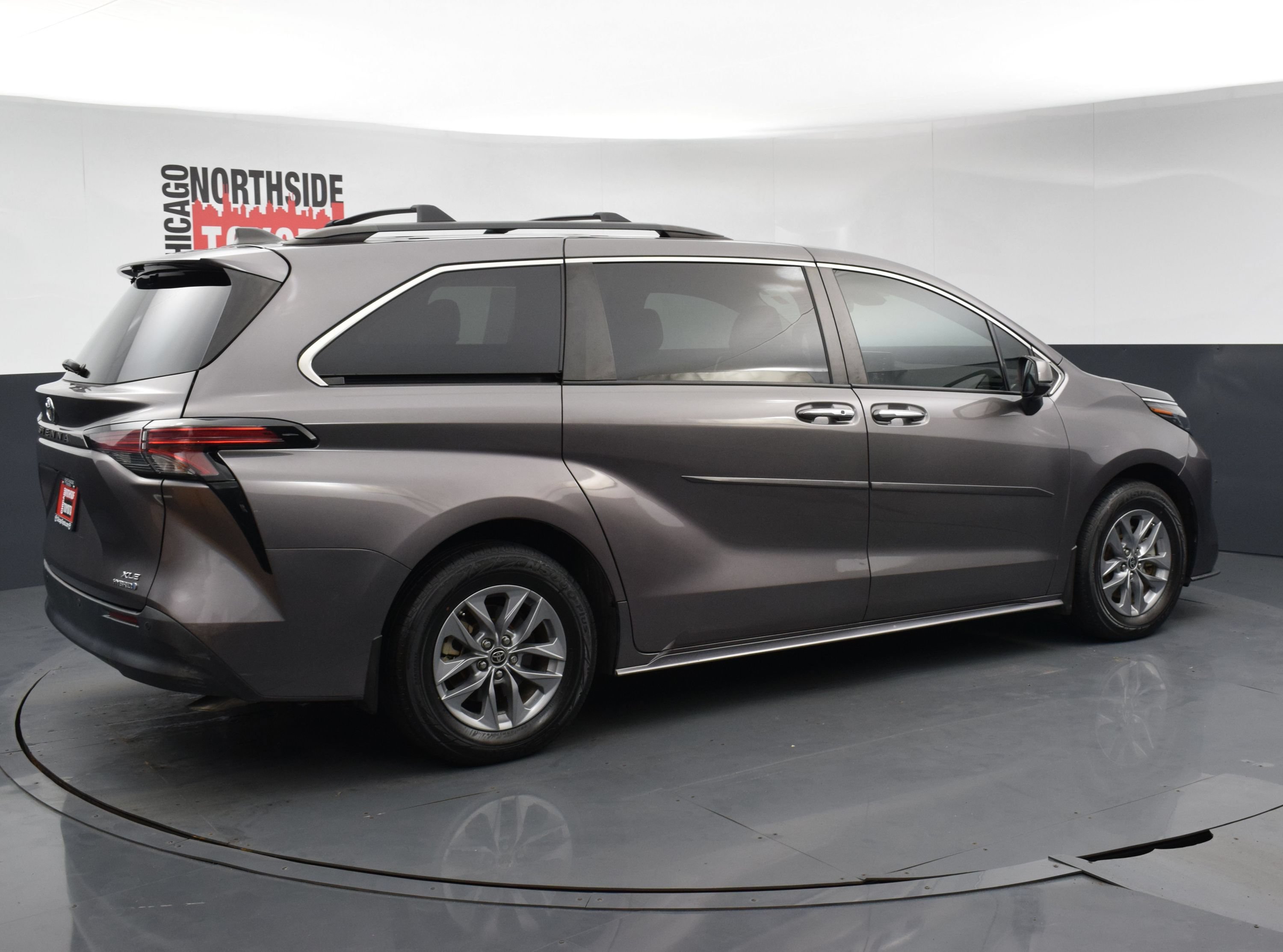 Used 2021 Toyota Sienna XLE FWD image 4