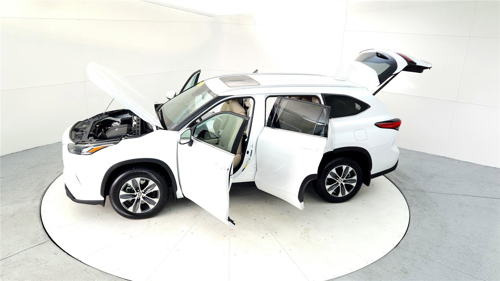 Used 2022 Toyota Highlander XLE image 18