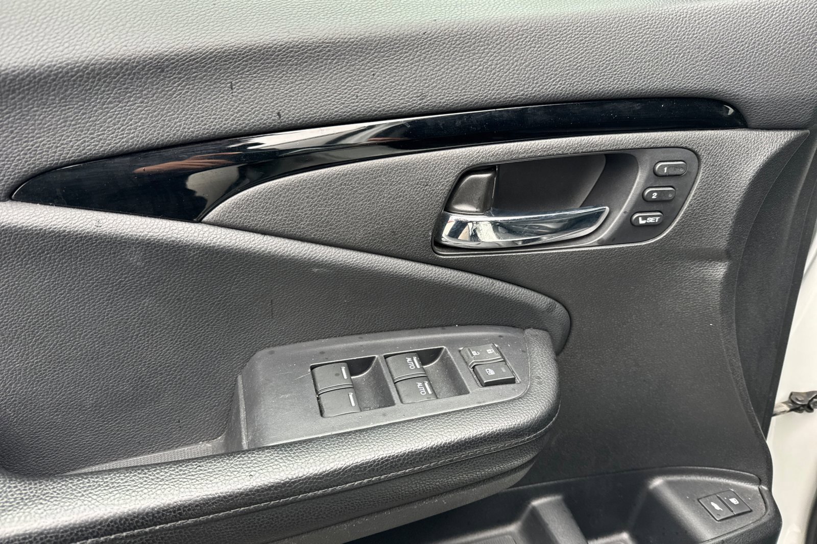 Used 2020 Honda Pilot Touring image 12