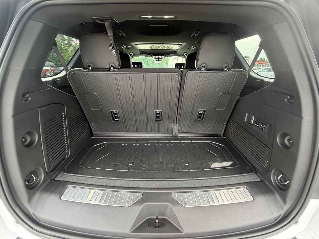 Used 2026 GMC Yukon AT4 Ultimate w/ LPO, Floor Liner Package AWD/4WD image 19