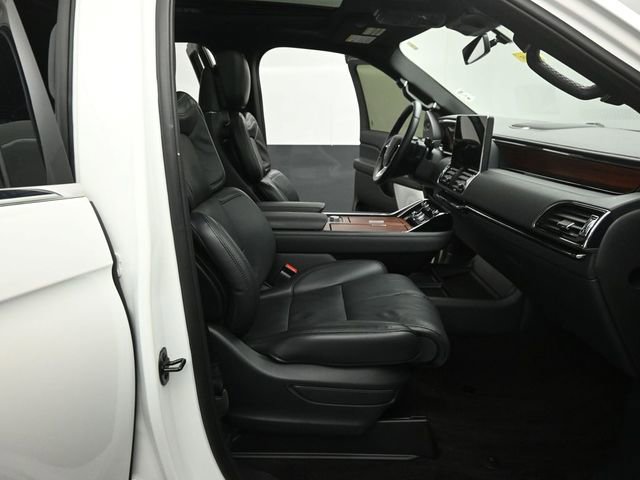 Used 2024 Lincoln Navigator Reserve image 32