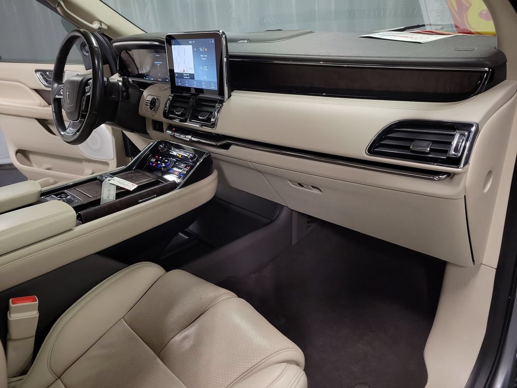 Used 2020 Lincoln Navigator Reserve w/ Luxury Package RWD image 25