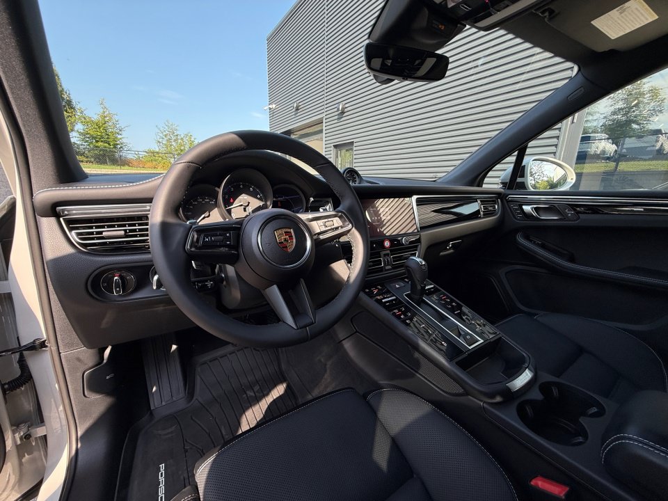 New 2026 Porsche Macan Turbo AWD/4WD image 15