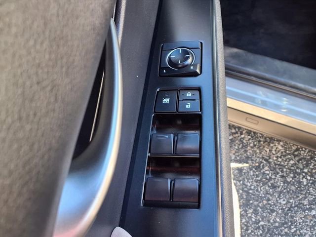 Used 2020 Lexus UX 200 image 15