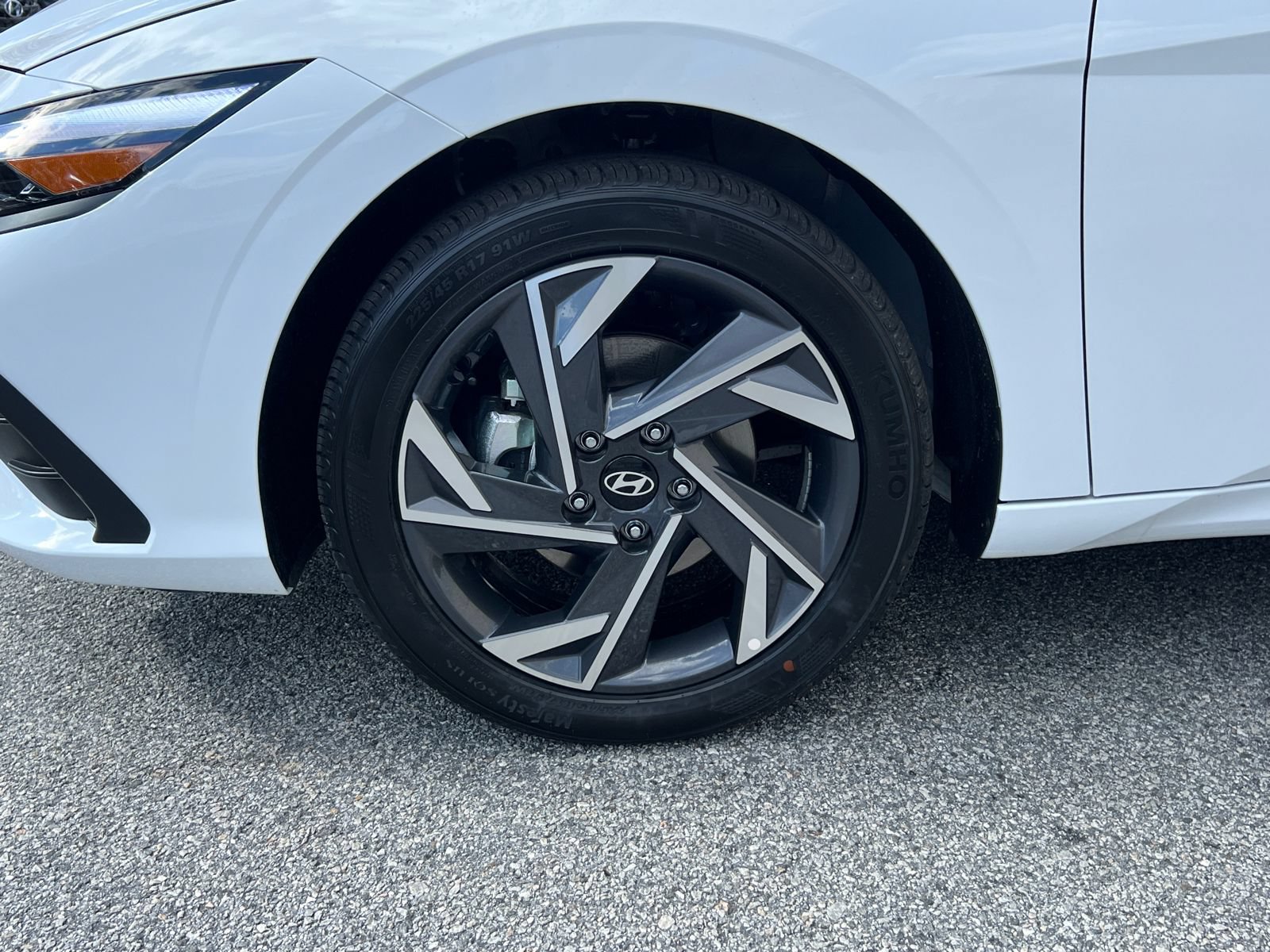 Certified 2025 Hyundai Elantra Sport FWD image 11