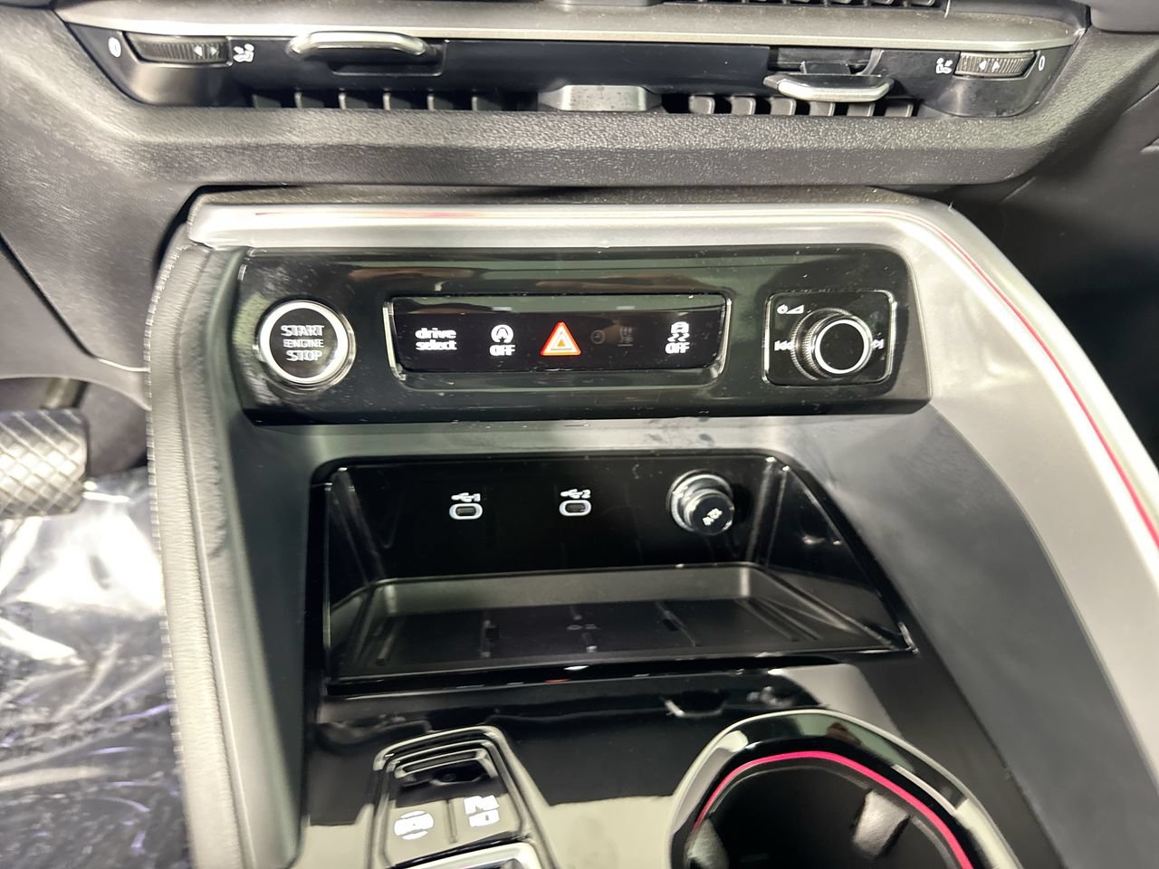 Used 2025 Audi Q5 Premium Plus w/ Premium Plus AWD/4WD image 16