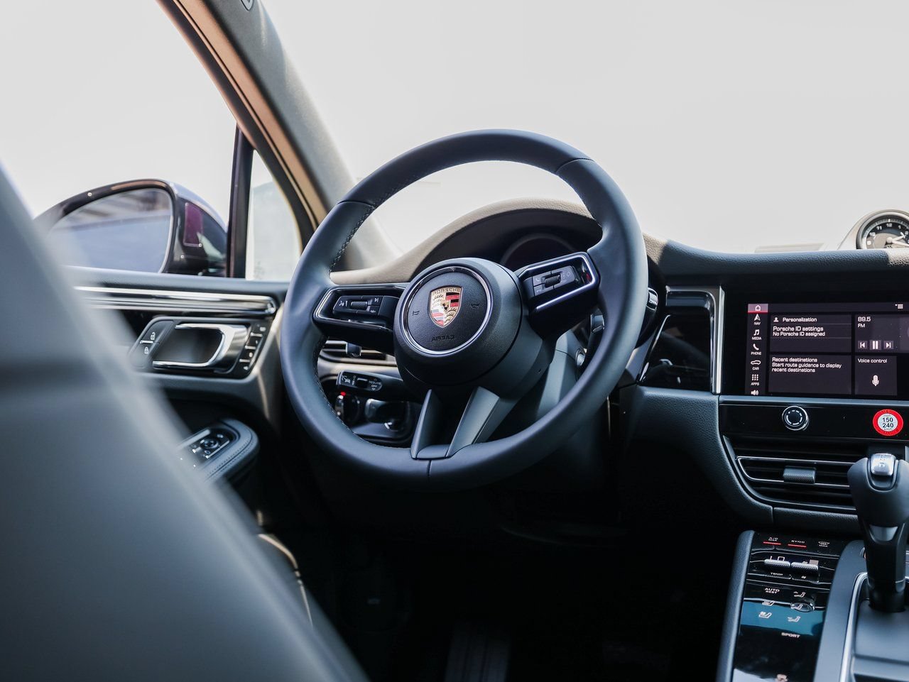 Certified 2026 Porsche Macan AWD/4WD image 25