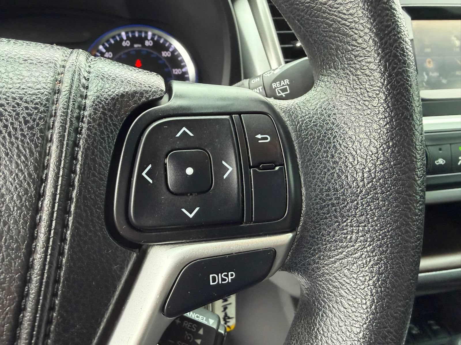 Used 2014 Toyota Highlander LE AWD/4WD image 23