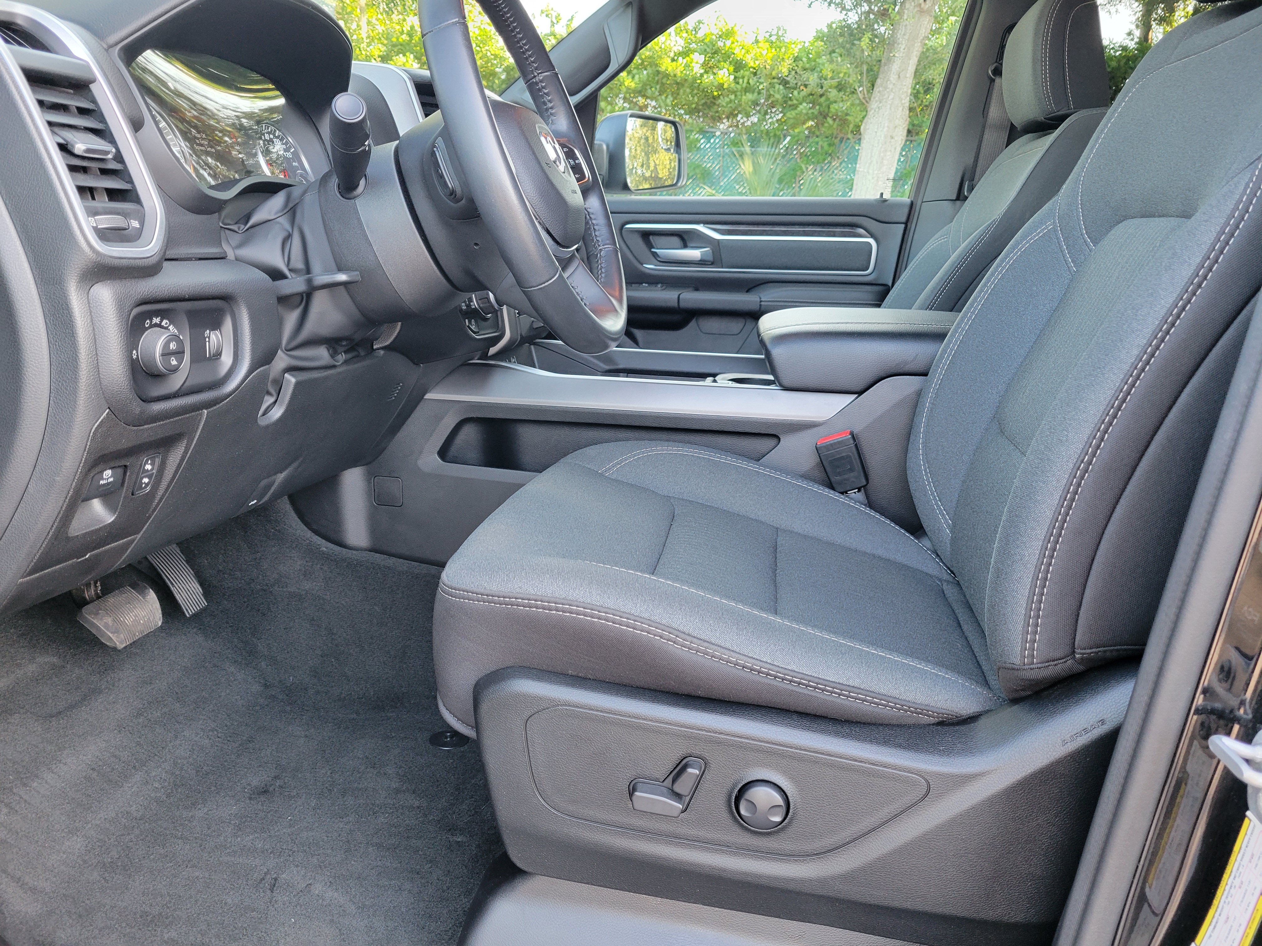 Used 2022 RAM 1500 Big Horn AWD/4WD image 37