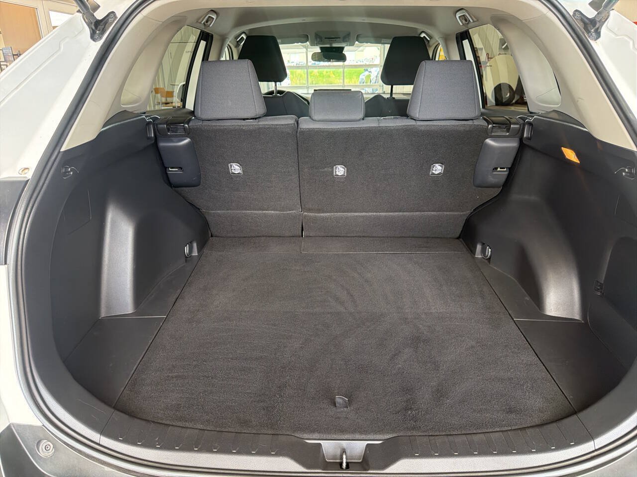 Used 2021 Toyota RAV4 LE AWD/4WD image 21