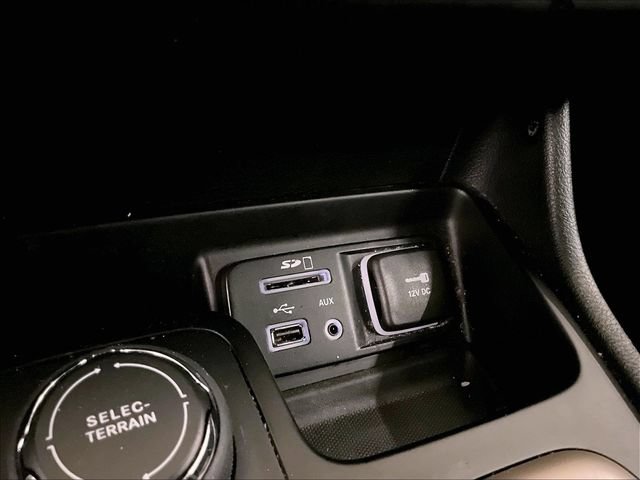 Used 2016 Jeep Cherokee Sport AWD/4WD image 31