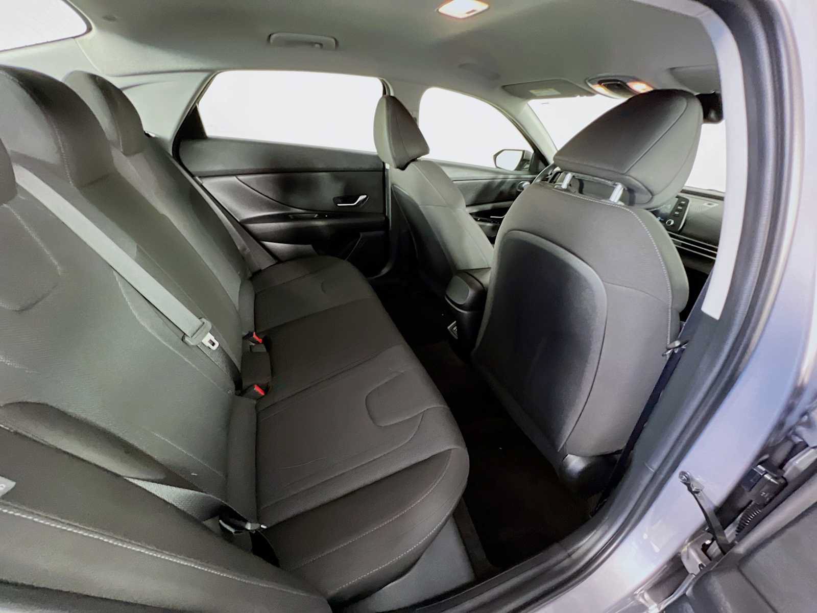 Certified 2025 Hyundai Elantra SE FWD image 25