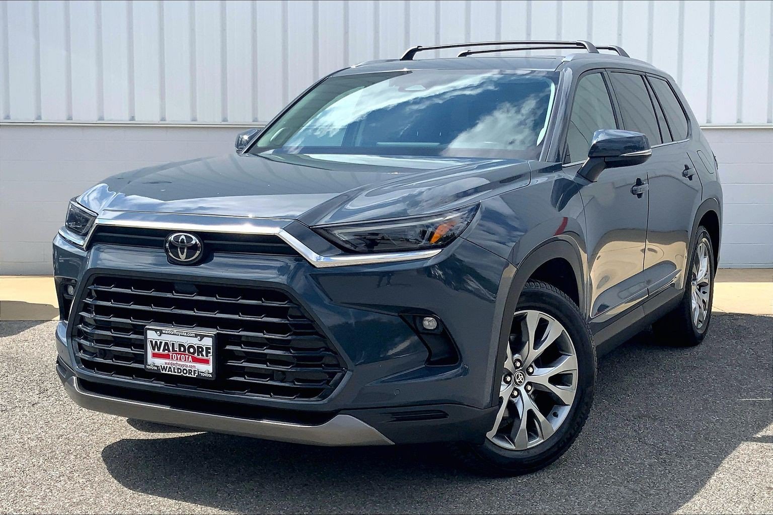 Used 2024 Toyota Grand Highlander AWD image 2