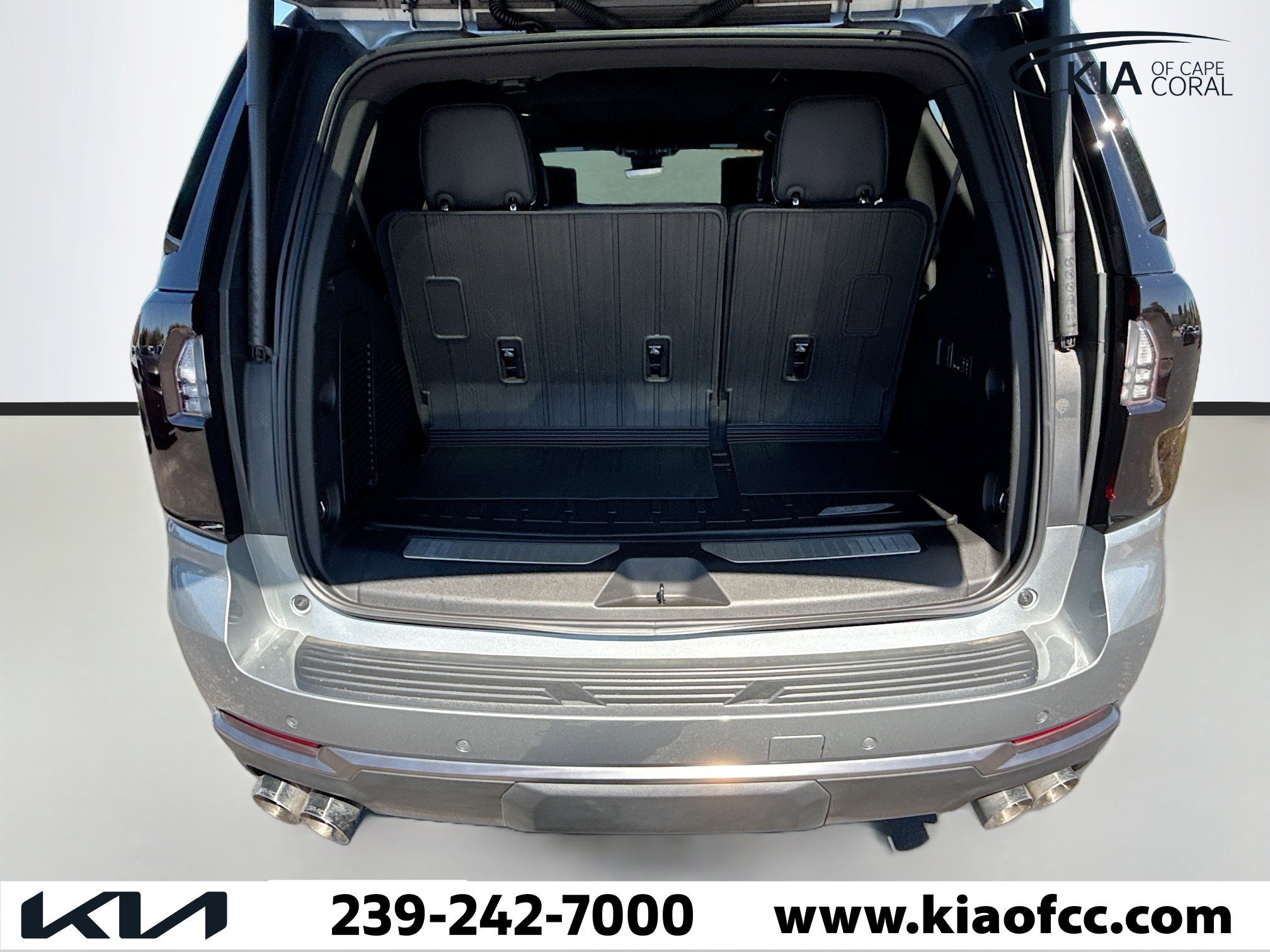 Used 2025 GMC Yukon AT4 Ultimate image 11