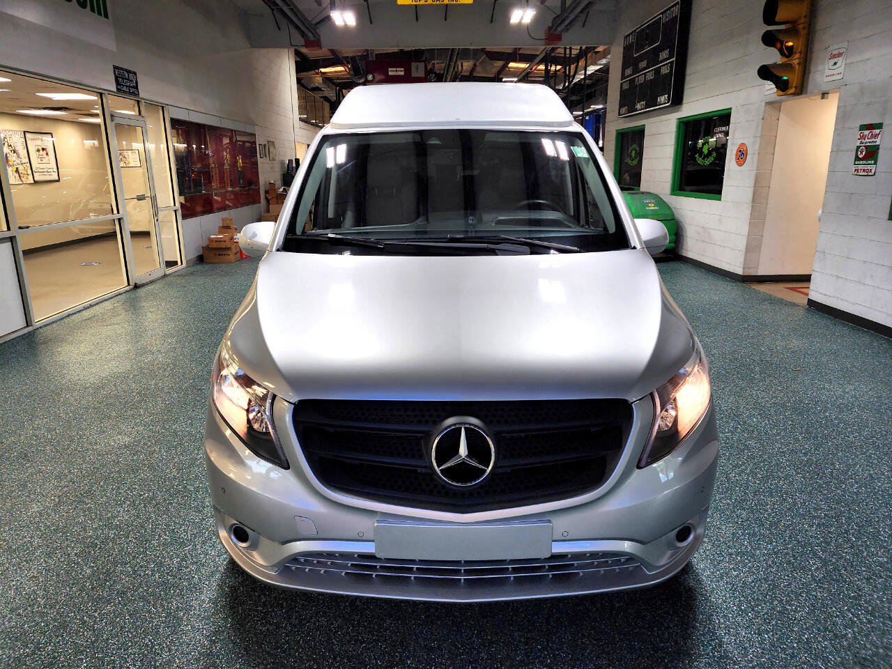 Used 2018 Mercedes-Benz Metris Passenger image 3