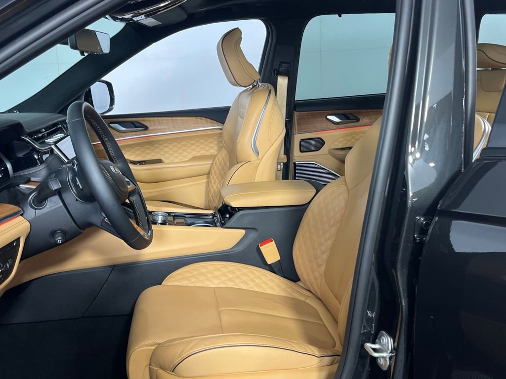 Used 2024 Jeep Grand Cherokee Summit image 20
