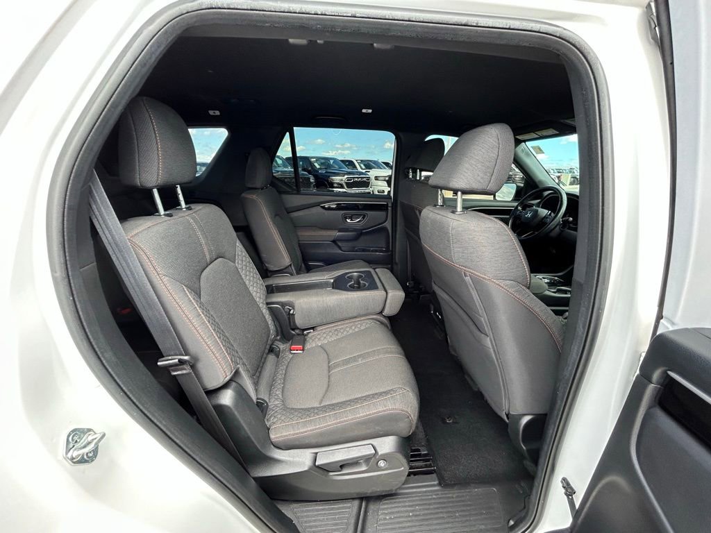 Used 2023 Honda Pilot Sport image 38